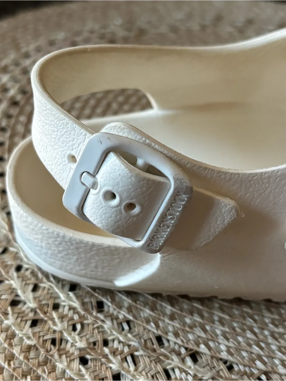 BIRKENSTOCK  Kid’s White Milano Sandals  Size US L3 EURO 34